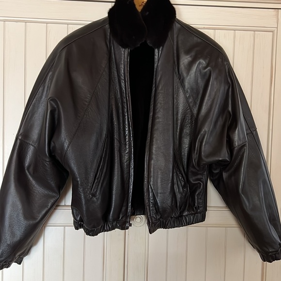 Men’s or Women’s Reversible Bomber Jacket
Ranch Mink & Soft Leather Worn Twice! - Picture 4 of 4